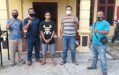 Pelaku kasus penikaman, gegara persoalan rebutan lokasi PETI di Sarolangun beberapa waktu lalu, akhirnya berhasil dibekuk polisi, Sabtu (24/04/2021). 