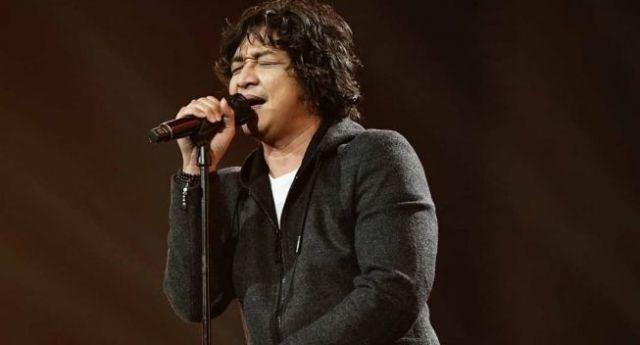 Memutuskan kembali exis di balantika hiburan, Pasha Ungu tampil gondrong jadi trending saat ini. Satu lagu berjudul Bismillah Cinta duet artis dangdut Lesti, kini booming di pasaran.