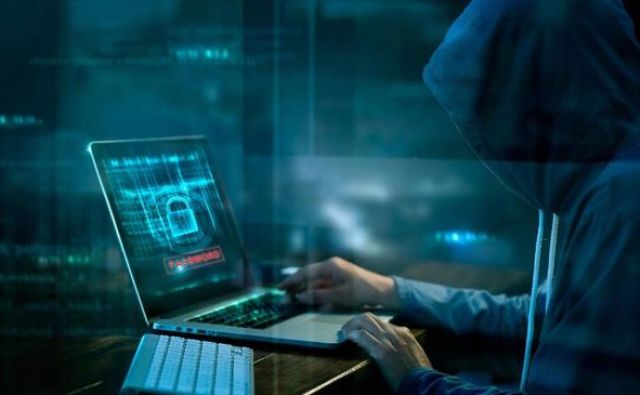 Dua orang hacker asal Batam harus berurusan dengan Tim Gabungan TNI Polri, lantaran ketahuan saat ini retas laman atau website resmi milik salah satuan TNI AD.