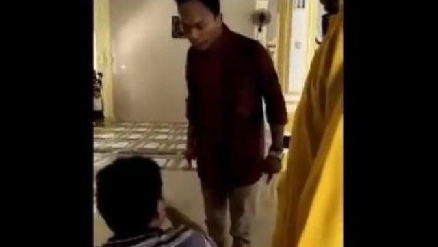 Kisruh seorang pria diusir, saat sholat pakai masker di masjid di bawa ke jalur hukum atau ke polisi. Bahkan, orang yang tak terima dengan sikap sang pengurus masjid berbuntut panjang.