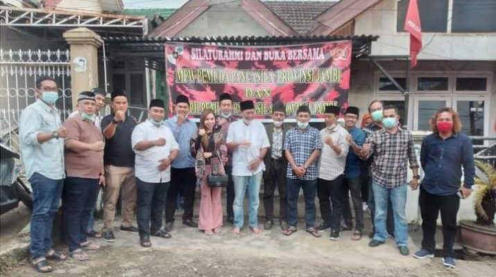MPW dan BPPH Pemuda Pancasila Provinsi Jambi, gelar buka bersama. Tak hanya bersilaturahmi, agenda tersebut juga memastikan kesolidan dalam memberi penyuluhan dan bantuan hukum kedepannya pada masyarakat.