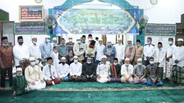 Pemerintah Daerah atau Pemkab Tanjabbar, telah menyalurkan Insentif sebesar 126.400.000 juta rupiah kepada 189 orang petugas Syara’, Da’i Desa dan Guru Pondok Pesantren.