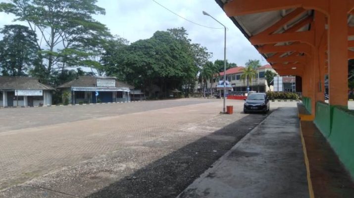Beberapa waktu lalu, Pemerintah secara resmi menerapkan kebijakan larangan mudik. Pantauan awak media, kebijakan larangan mudik itu berdampak sekali di Terminal Alam Barajo. 