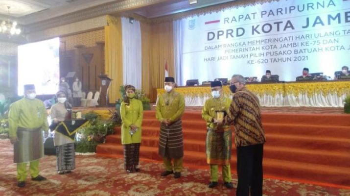 Harlah Tanah Pilih Pusako Batuah, Kota Jambi ke 620 digelar, Jumat (28/05). Dalam Paripurna Pj Gubernur sebut Payo Selincah PPKM terbaik Nasional.