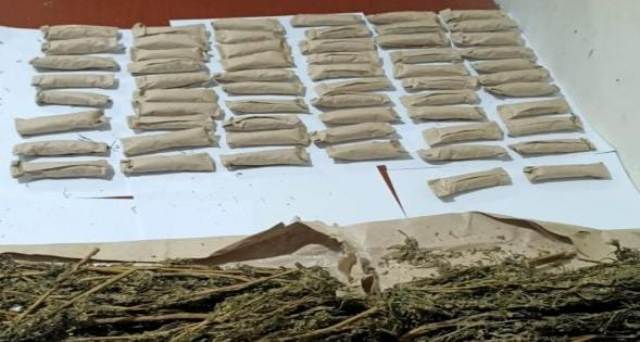 Polres Kerinci meringkus pengedar, warga Pasar Baru Jujun, Kecamatan Keliling Danau, Kabupaten Kerinci itu berikut 60 paket ganja.