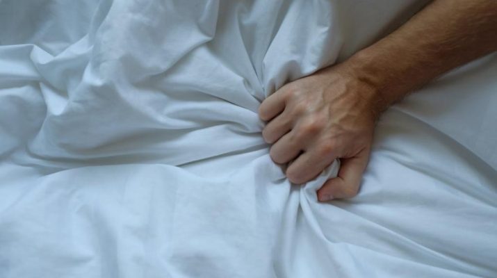 Bila umumnya perempuan jadi korban, namun kasus kali ini sebaliknya. Istri tindih suami hingga meregang nyawa. Nah, kok bisa?  