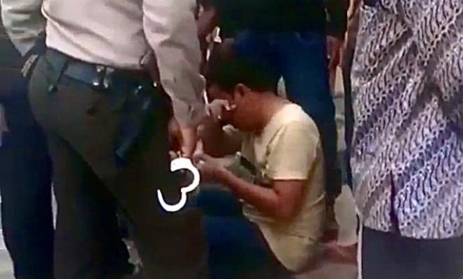 Video hinaan ajaran kitab suci, viral di media sosial. Viral ucapan tak pantas pada Alquran dan ajaran Islam, pria di Riau diamankan polisi, Selasa (11/5/2021) 