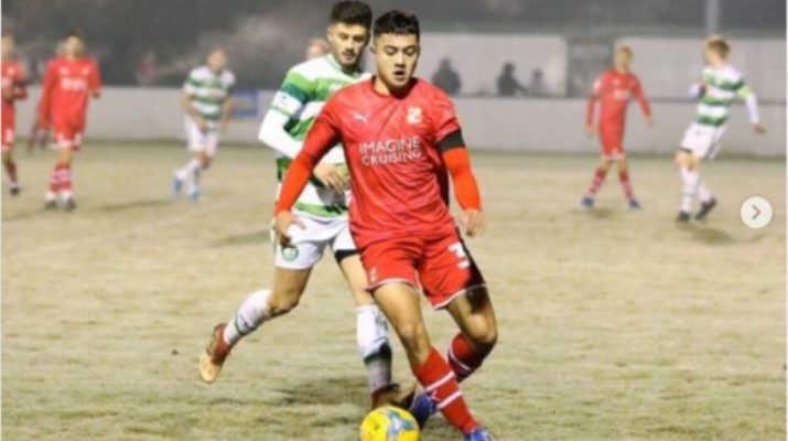 Anthony Chesire menelan pil pahit. Pesepakbola keturunan Indonesia yang bermain di divisi ketiga Liga Inggris, League One itu dipecat klubnya melalui Twitter.