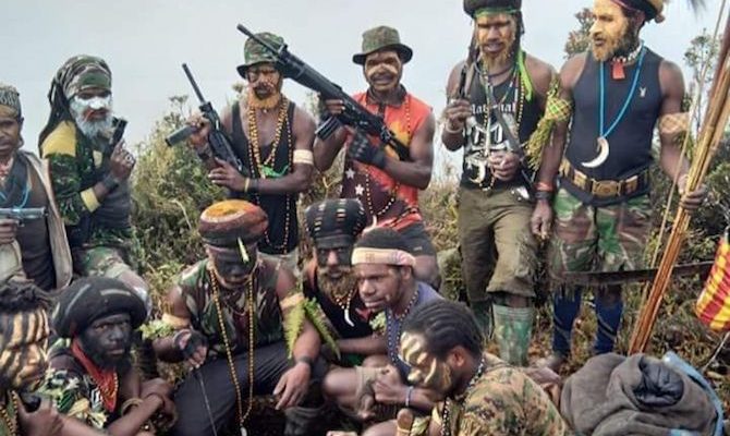 Tak Kuat di Hutan, Gubernur Papua Barat Sekaligus Panglima OPM Menyerah