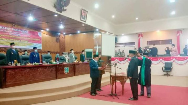 Hasbi, dari Partai Bulan Bintang (PBB) resmi dilantik sebagai anggota Dewan Perwakilan Rakyat Daerah (DPRD) Tanjabbar, sisa masa jabatan tahun 2019-2024, Senin (21/6/21).