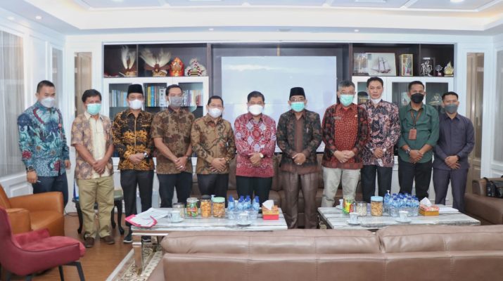 Bupati Tanjabbar secara mendadak kejutkan jajaran Pemda di wilayah pesisir barat Jambi itu, di mana Ia tiba-tiba temui Menteri ESDM RI, Rabu (03/06/2021). 