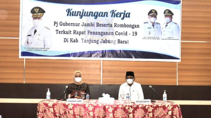 Bupati Tanjung Jabung Barat, Drs H Anwar Sadat sambut Pj Gubernur Jambi, yang  Kunker ke Kabupaten Tanjabbar. Tepatnya, di rumah dinas Jabatan bupati, Sabtu (5/6/21).