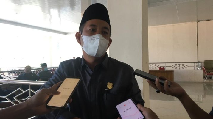 Anggota DPRD Tanjung Jabung Barat Tanjabbar, Budi Azwar ditetapkan sebagai tersangka dalam kasus pencurian tandan buah segar (TBS) kelapa sawit milik PT. Produk Sawit Indo (PSI), anak perusahaan Makin Grup