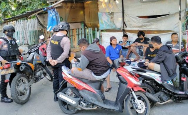 7 Pemuda terciduk pesta Miras, oleh aparat kepolisian. Kepada polisi, mereka mengaku karena lelah usai melakukan pemotongan atau menyembelih hewan kurban.