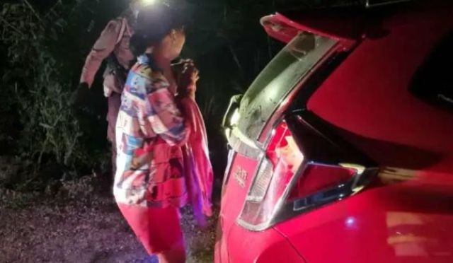 Peristiwa naas kali ini sontak gegerkan publik. Betapa tidak, dengan di bantu oleh selingkuhan wanita ini diduga tega rampok dan bunuh suaminya sendiri yang merupakan pengusaha emas.