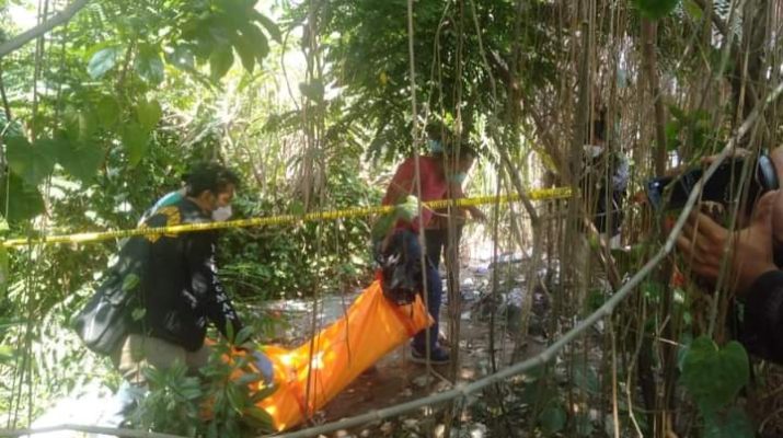 Warga di Kota Jambi, tepatnya daerah Simpang Kawat, di gegerkan dengan penemuan sosok mayat pria paruh baya. Berikut keterangan Kanit Reskrim Polsek Kotabaru, Ipda Rizki M Ramadhan.