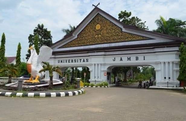 Tahun kedua Pandemi Covid-19, membuat sebagian besar Kampus melaksanakan Wisuda Online. Salah satunya Universitas Jambi (UNJA) , ini yang di rasakan oleh mahasiswa, wisuda online.
