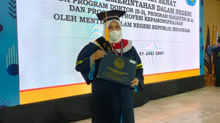 Bupati Muaro Jambi Masnah Busro, raih gelar Magister Pemerintahan di Institut Pemerintahan Dalam Negeri atau IPDN.