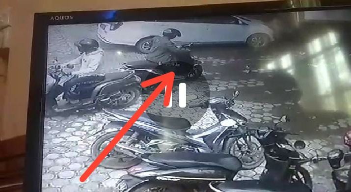 Di tinggal sebentar, Sepeda motor milik salah satu pegawai Dinas Pendapatan Daerah atau Dispenda Muaro Jambi, raib di gondol maling di parkiran kantornya.