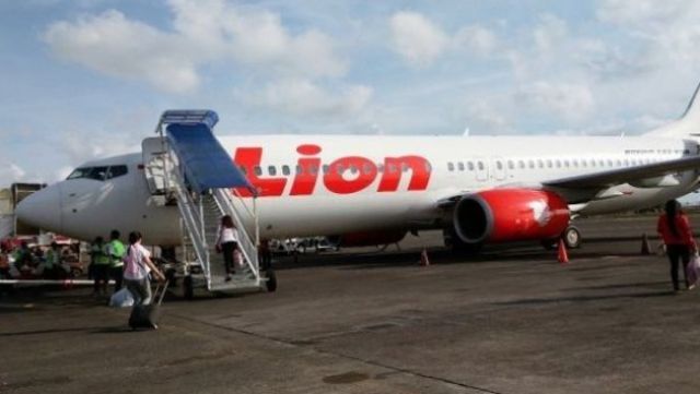 Calon penumpang Lion Air ngamuk, gara-gara surat keterangan hasil tes PCR (polymerase chain reaction) miliknya, di nyatakan hangus setelah jadwal penerbangan di tunda.