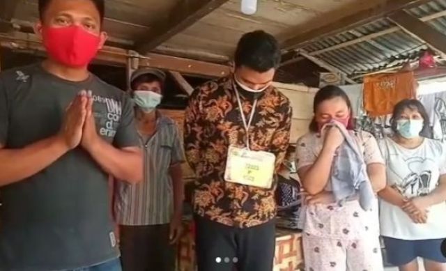 Nasib pria ini tak dapat dielak, Ia yang dinyatakan lulus dalam tes polisi tahun 2021 ini, malah namanya secara tiba-tiba di gantikan dengan orang lain. Padahal, pihak keluarga sudah menggelar syukuran. Ada apa?