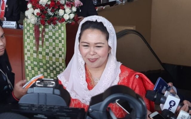 Zannuba Arifah atau Yenny Wahid bikin geger. Yenny Wahid mengundurkan diri dari jabatannya sebagai Komisaris Independen PT Garuda Indonesia (Persero) Tbk.