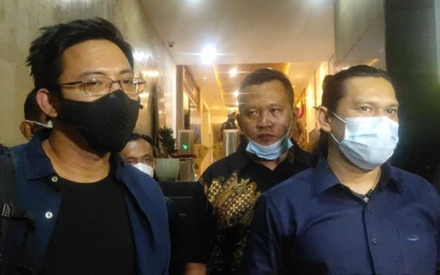 Baru-baru ini David NOAH di periksa aparat kepolisian, karena kasus dugaan penipuan dan penggelapan uang. Kepada polisi, personil Band NOAH ini klaim sudah bayar uang senilai Rp 1,15 Miliar tersebut.
