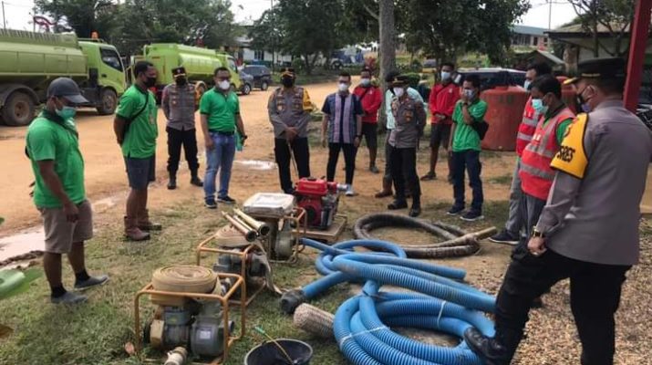 Dalam rangka mengantisipasi Karhutla, Kapolres Muaro Jambi AKBP Yuyan Priatmaja menyambangi PT Brahma Bina Bakti (BBB), Senin (02/08/2021). Bertempat di Km 54 Desa Suko Awin Jaya, Kecamatan Sekernan Kabupaten Muaro Jambi.