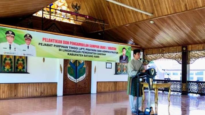 Bupati Batanghari Muhammad Fadhil Arief, ingatkan kepada Sekretaris Daerah (Sekda) Muhammad Azan, agar melakukan penilaian kinerja dan Evaluasi kepada Pejabat harus di lakukan terbuka, serta di tegur secara tertulis.