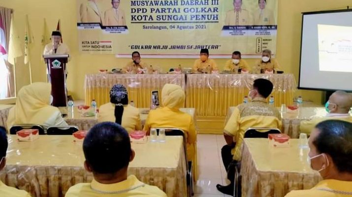 Ketua DPD I Partai Golkar Provinsi Jambi, H Cek Endra membuka musyawarah daerah (Musda) DPD II Partai Golkar Kota Sungai penuh.