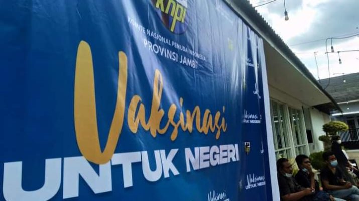 Guna memutus mata rantai Covid-19, DPD Komite Pemuda Nasional (KNPI) Provinsi Jambi gelar vaksinasi massal, Minggu (15/08/2021).