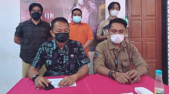 BBN Kabupaten Batanghari, kembali meringkus seorang yang di duga melakukan tindak pidana penyalahgunaan Narkotika Jenis Sabu, berinisial MR (33) yang beralamat di Rt 14 Kelurahan Muara Bulian Kecamatan Muara Bulian, Selasa (18/8/2021).