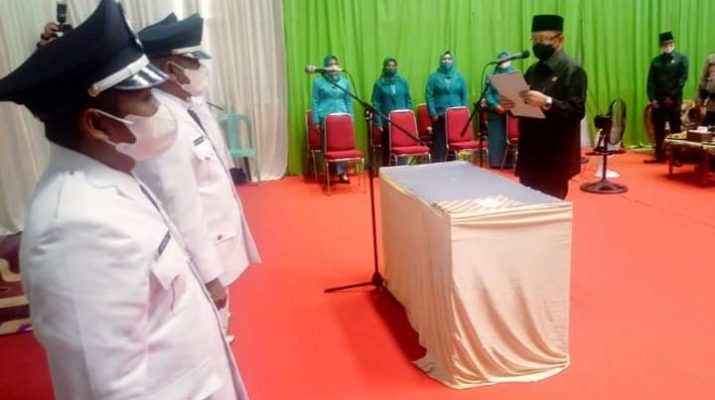 Guna melakukan prosesi pelantikan 4 Kades terpilih di Kecamatan Batang Asai, Bupati Sarolangun Cek Endra tempuh 4 jam perjalanan.