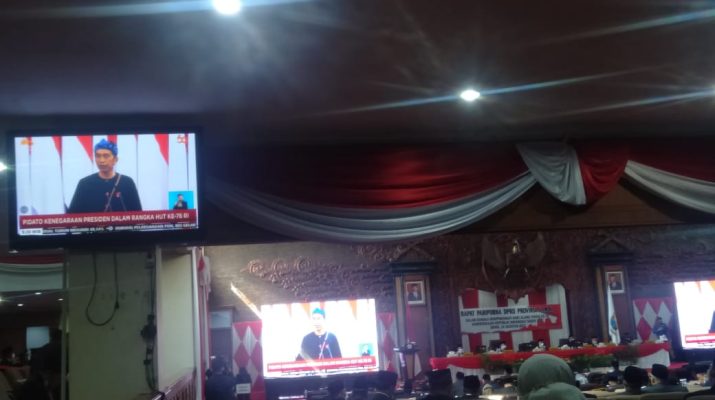 Dalam rangka memperingati Hari Ulang Tahun (HUT) Ke-76, Kemerdekaan Republik Indonesia. Gubernur dan DPRD Provinsi Jambi, mengikuti Rapat Paripurna dengar Pidato Kenegaraan Presiden RI. 