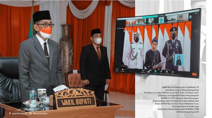 Wakil Bupati Batanghari Bakhtiar, mengikuti Pidato Kenegaraan Presiden secara virtual dalam rangka HUT Ke-76 RI pada Sidang Tahunan MPR dan Sidang Bersama DPR dan DPD. Bertempat di Ruang Kaca Rumah Dinas Bupati Batanghari, Senin (16/8/2021).