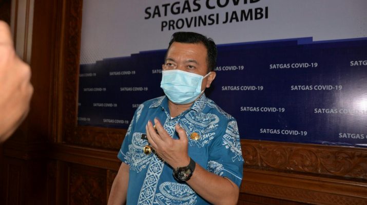 Gubernur Jambi, Al Haris dukung kebijakan Walikota Jambi Syarif Fasha, untuk melakukan penyekatan PPKM level 4 di Kota Jambi. 