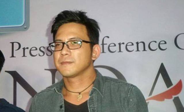 Jagat maya kembali di hebohkan atas kabar yang menerpa personil band papan atas, yang di punggawai oleh Ariel. Kabarnya, David NOAH diperiksa polisi atas dugaan kasus penipuan dan penggelapan uang senilai Rp 1,5 miliar, oleh seorang wanita.
