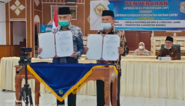 Bupati Kerinci, Adirozal, untuk ke 7 kalinya secara berturut-turut berhasil raih Opini Wajar Tanpa Pengecualian (WTP). Opini WTP merupakan pengakuan atas keberhasilan pengelolaan keuangan daerah yang diberikan Badan Pemeriksa Keuangan (BPK) RI.