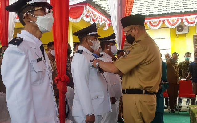 Bupati Sarolangun Drs H Cek Endra, melantik tiga orang Kepala Desa (Kades) hasil Pilkades di Kecamatan Cermin Nan Gedang (CNG). Prosesi ini merupakan yang terakhir, dari hasil Pilkades serentak kemarin.