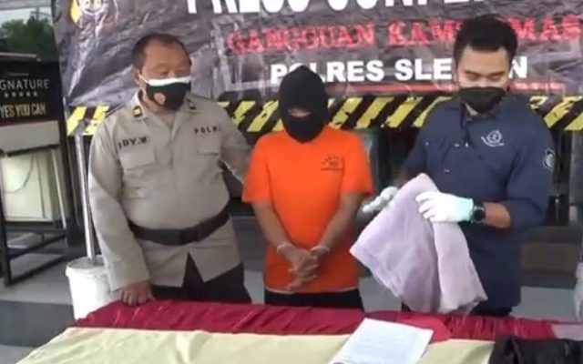 Entah apa yang ada di kepala pria berinsial SND (41) ini. Dengan teganya, Ia yang seorang ayah tega menyetubuhi atau gagahi dua anak kandung nya sendiri. Perbuatan bejat itu telah di lakukan warga Kapanewon Tempel, Kabupaten Sleman Yogyakarta, selama delapan tahun lamanya.