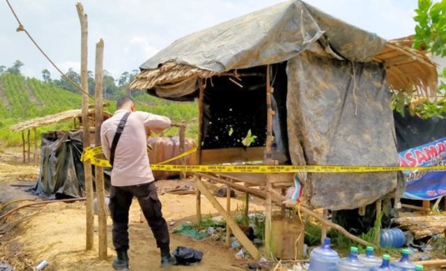 Lagi-lagi kegiatan sumur minyak liar atau illegal kembali menelan korban, kali ini di Musi Banyuasin meledak. Satu orang penambang tewas, 4 orang lainnya luka-luka. Sedangkan si pemilik, kabur hingga jadi buronan.