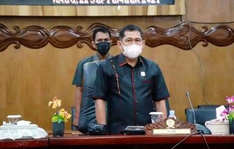 Guna mempercepat target vaksinasi di Kabupaten Tanjung Jabung Barat (Tanjabbar). Dewan Perwakilan Rakyat Daerah (DPRD) Tanjabbar, mulai besok Kamis ( 23/9/21) akan gelar 1000 vaksin massal.