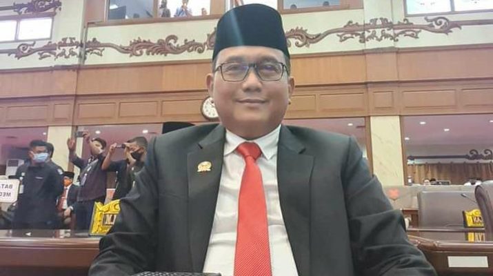 Kondisi Jembatan Aurduri II di Kota Jambi sudah mulai retak di beberapa bagian, Anggota Komisi III DPRD Provinsi Jambi, Wartono Triyan Kusumo minta PUPR segera lakukan perbaikan.