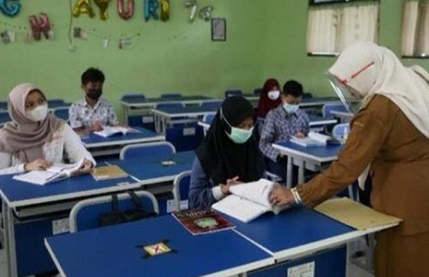 Hari ini, Rabu (08/09/2021) sekolah PAUD, SD dan SMP di kabupaten Batanghari, mulai belajar tatap muka. Hal ini sesuai dengan surat edaran pemerintah, melalui Dinas Pendidikan dan Kebudayaan (PDK)  Batanghari. 