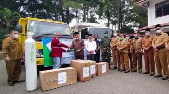 Setelah satu bulan yang lalu berkoodinasi dengan Jusuf Kalla, terkait dengan bantuan penanganan Covid19 di Kabupaten Kerinci, kini Bupati Kerinci Adirozal Terima bantuan CSR dari PT KMH. 