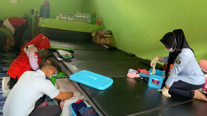 Lembaga Pemasyarakatan Perempuan (LPP) Kelas IIB Jambi, melaksanakan kegiatan razia gabungan dan tes urine bagi pegawai dan warga binaan pemasyarakatan, Rabu (22/09/2021).