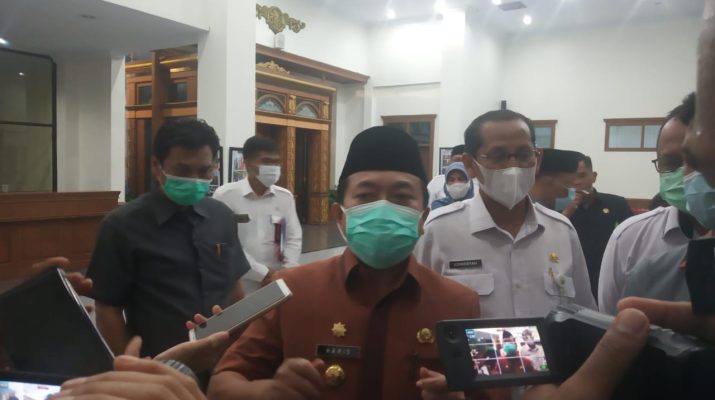 Beberapa waktu lalu heboh soal tunggakan pasar Angso Duo Jambi, sekitar Rp 10,5 Miliar pada Pemprov Jambi hingga nyaris diambil alih. Namun hingga kini belum juga lunas, tapi Gubernur Jambi Al Haris  berikan dispensasi. Kok bisa?