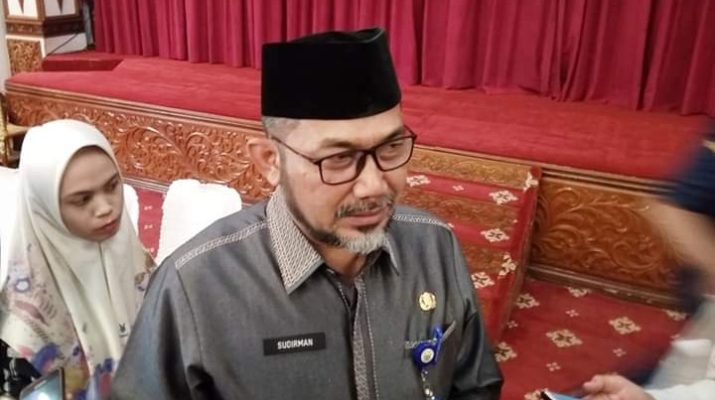 Anggaran untuk Dinas Pendidikan dalam APBD perubahan ini menjadi kue terbesar di bandingkan OPD lain di Provinsi Jambi, hingga menjadi sorotan dan tuai kritik dari anggota DPRD Provinsi Jambi, H Kamal HG. Sekretaris Daerah (Sekda) Sudirman pun angkat bicara.