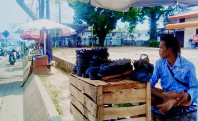 Soroti program Pemulihan Ekonomi Nasional (PEN) di Jambi, Anggota DPRD Provinsi Jambi Ivan Wirata, sarankan Pemprov sasar hingga kalangan pekerja Sol Sepatu.