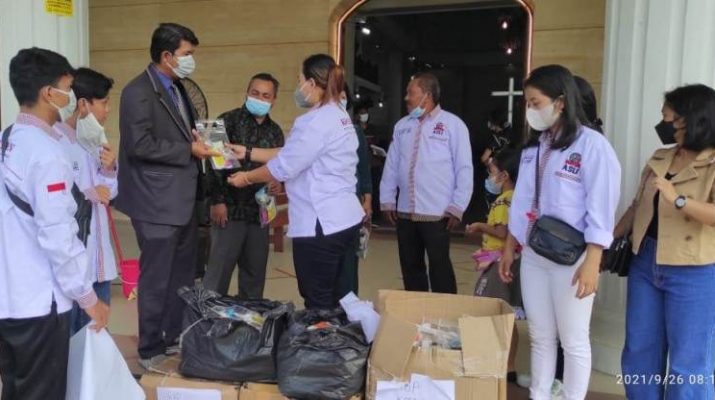Komunitas Banteng Asli Nusantara (KOMBATAN) peduli di masa pandemi. Di Jambi, DPW KOMBATAN Jambi, menyalurkan ratusan Alat Kesehatan (Alkes).